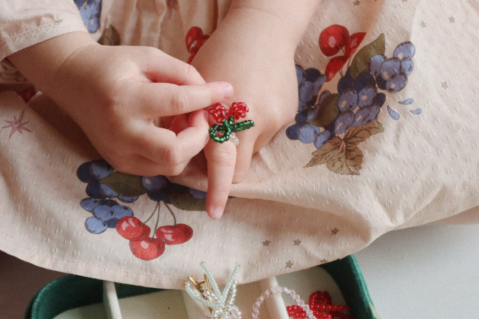 Konges Sløjd A/S JEWELLERY bottle green